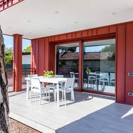 Villa Modern With Jacuzzi Close To The